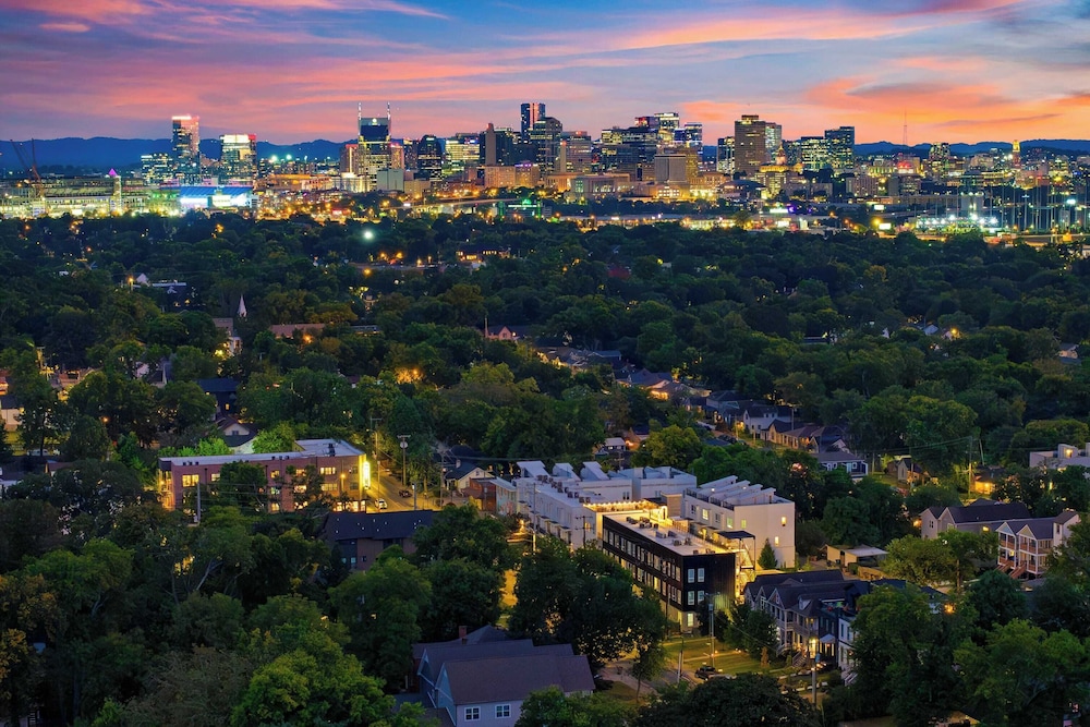 Sleeps 16 2 Homes Next Door + Walk to Dining & Music Lischey Loft & The Bloom House by Avantstay