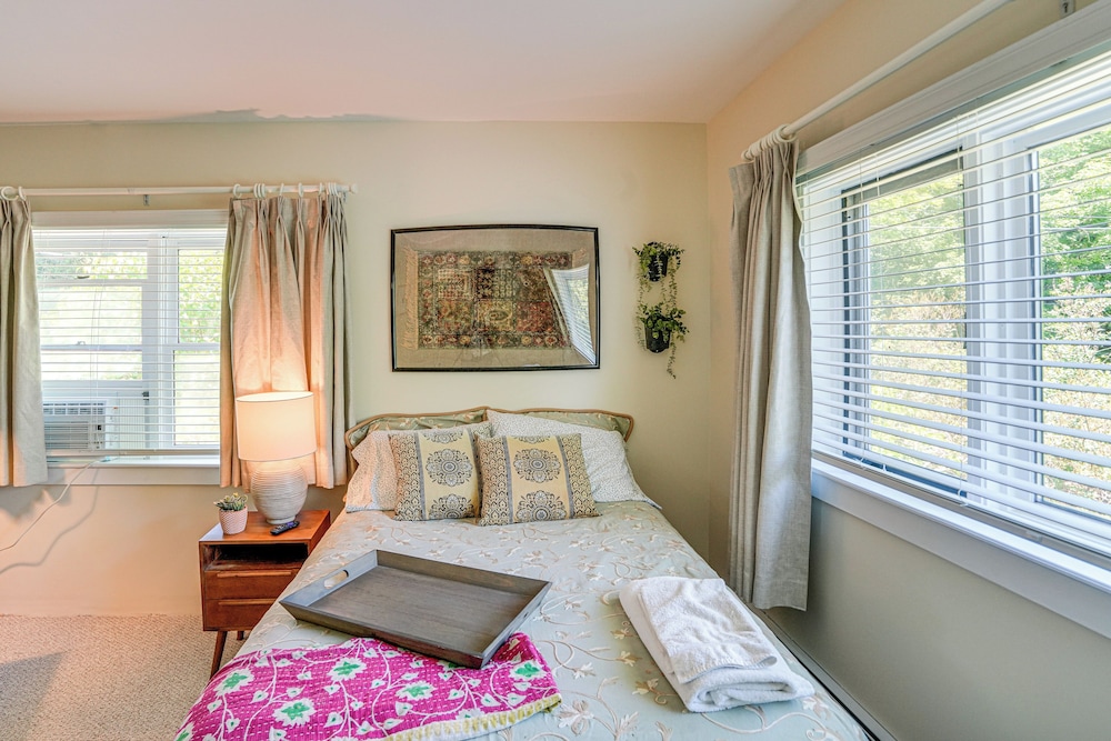 Family-friendly Richmond Cottage w/ Private Yard