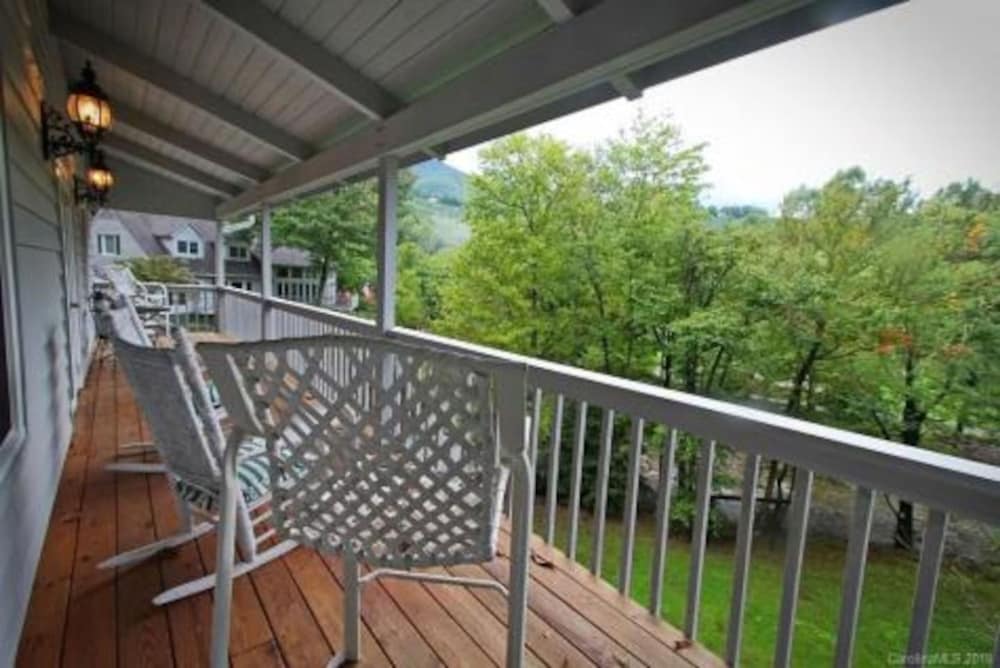 5 BR House- Mt Mitchell Golf Course on the River