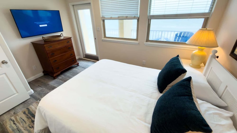Penthouse Beachfront Views Renovated 4 Bedroom Condo