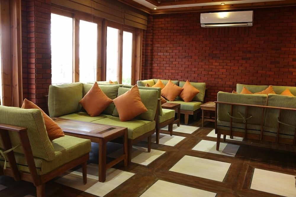 Eureka Serenity Athiri Inn