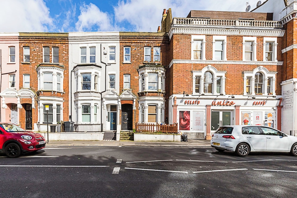 Lovely Bishops Park Flat