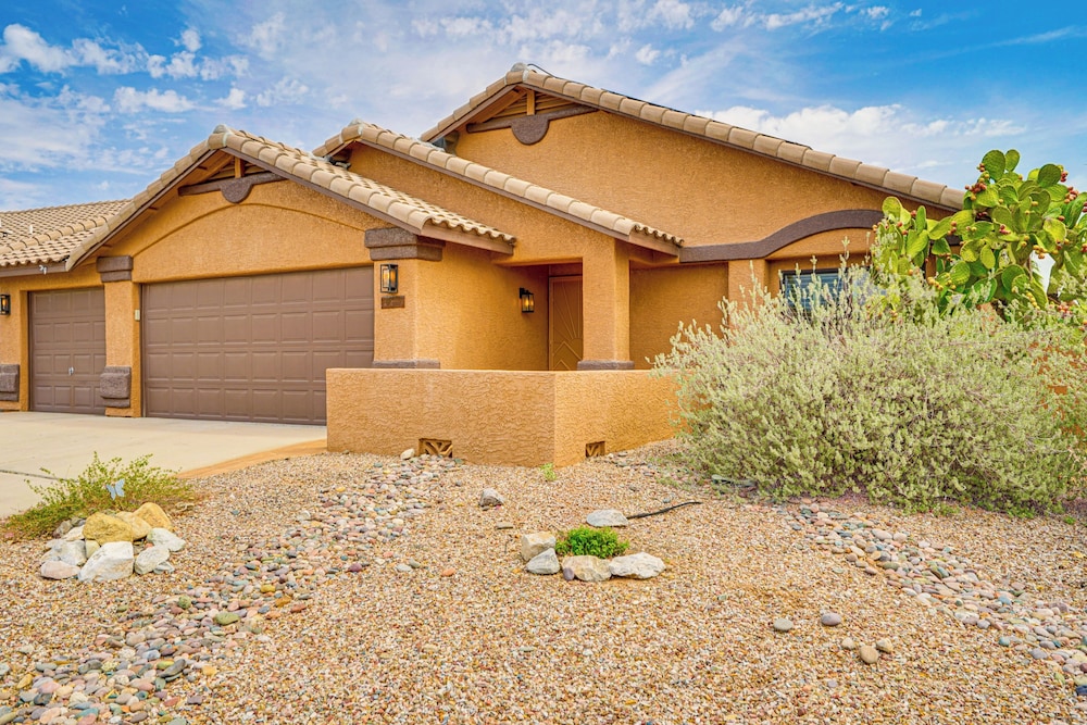 4 Mi to Catalina State Park: Mountain-view Home