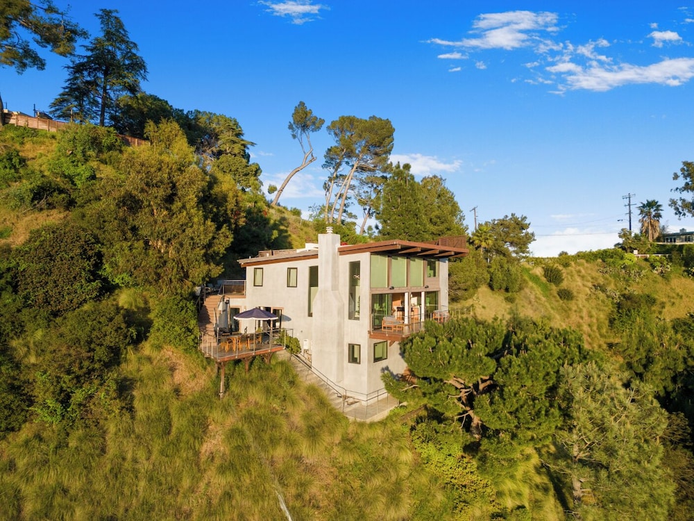Summitridge - An Elegant Estate With Unobstructed City and Ocean Views