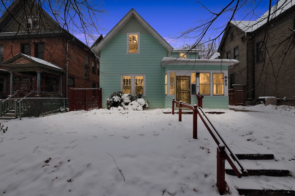 Charming St Paul Getaway 4 Bedroom Home