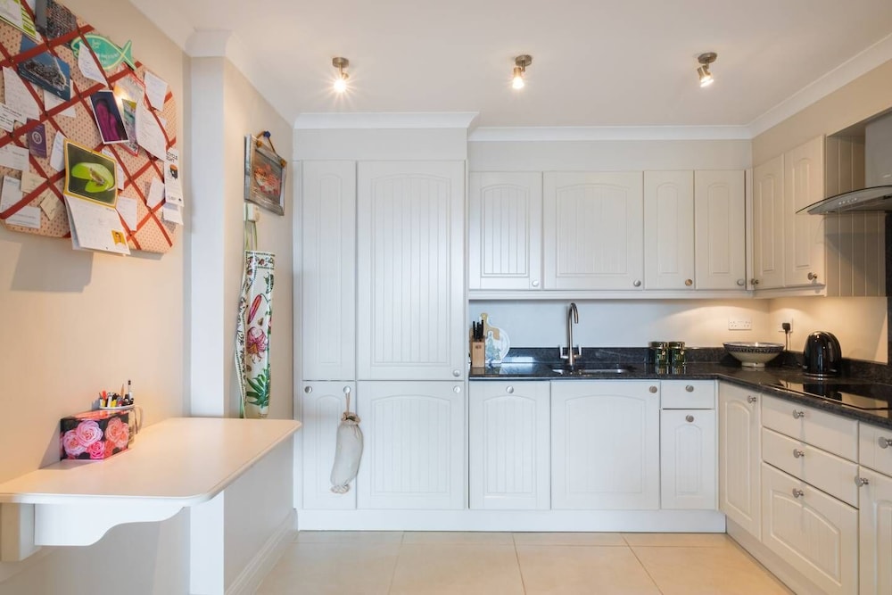 Cosy 1-bed Battersea Riverside Apartment