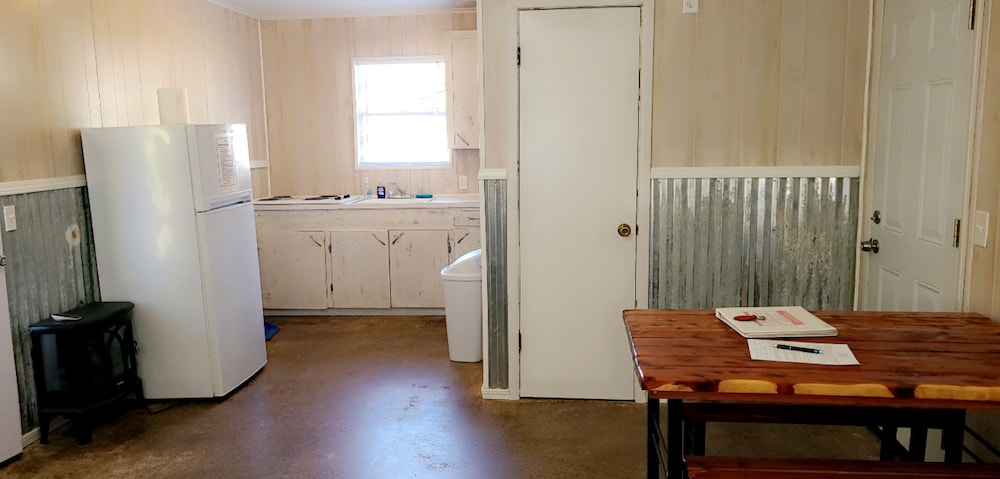 Leesville Vacations - McGees Landing Cabin 1-Toledo Bend Lake - Property Image 3