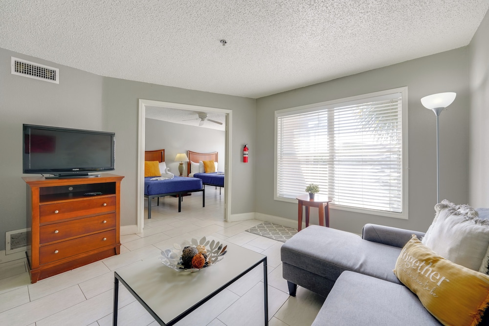 2 Mi to Disney & Old Town: Resort Condo w/ Perks