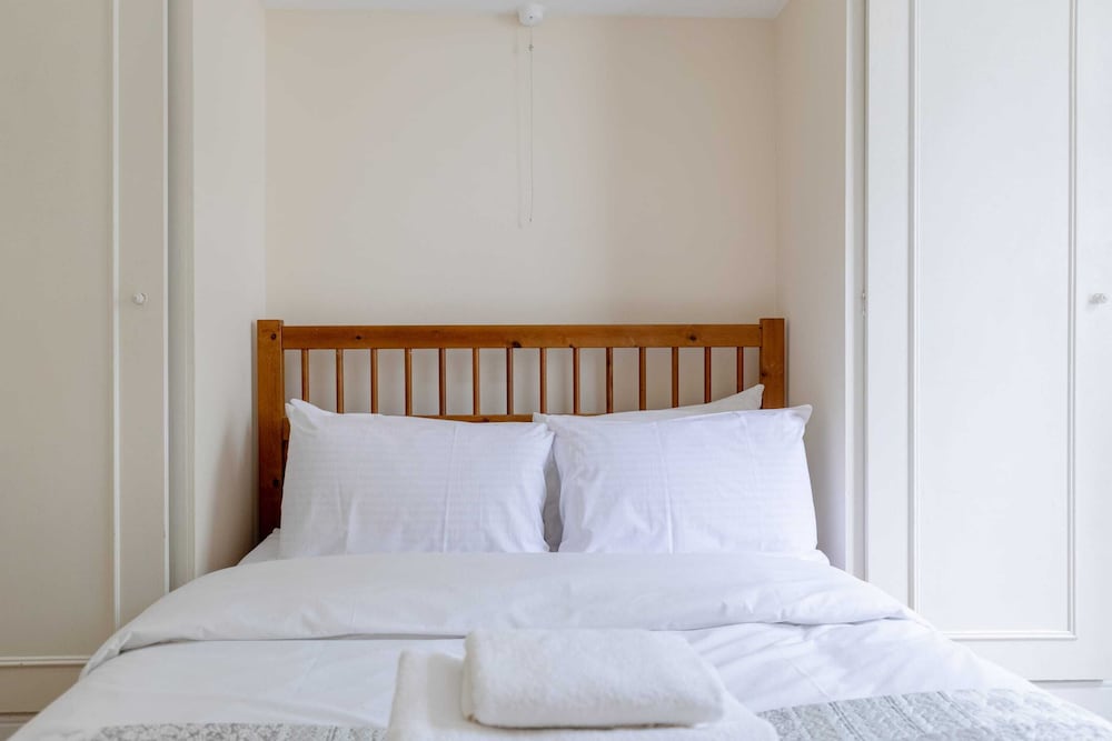 Roomy 3BD by Hampstead Heath!