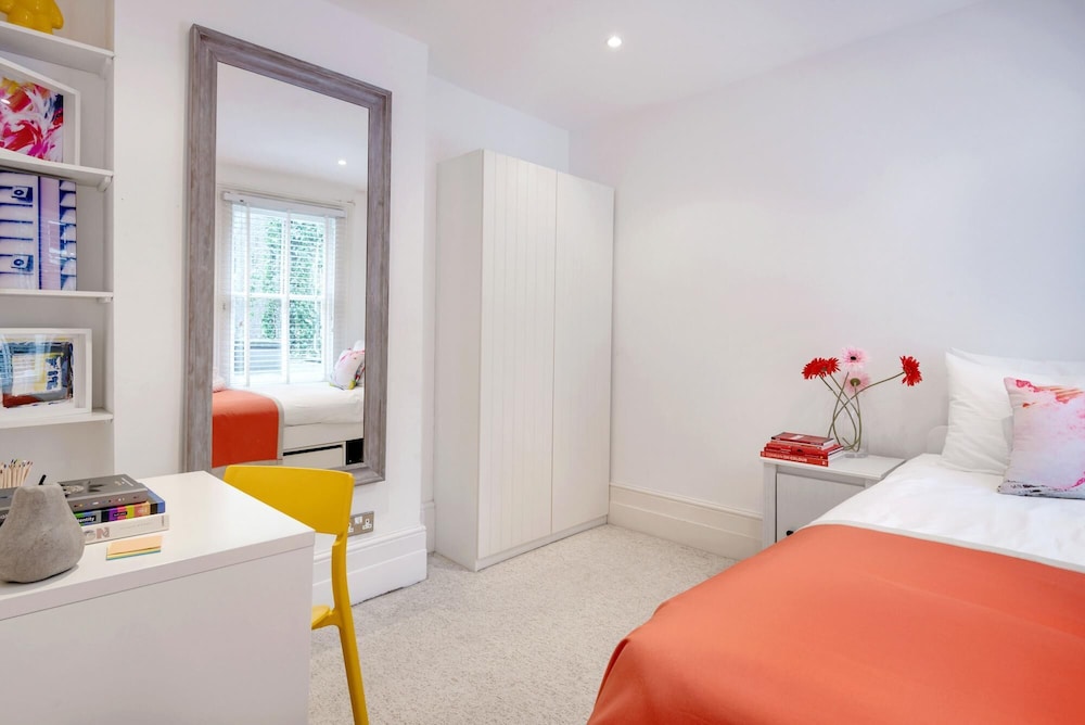West Kensington Home Near Earls Court