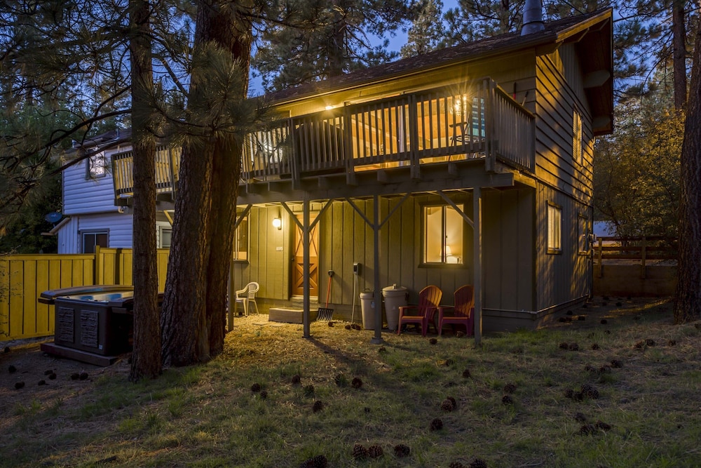 1 Mi to Slopes: Big Bear Ski Haven w/ Hot Tub