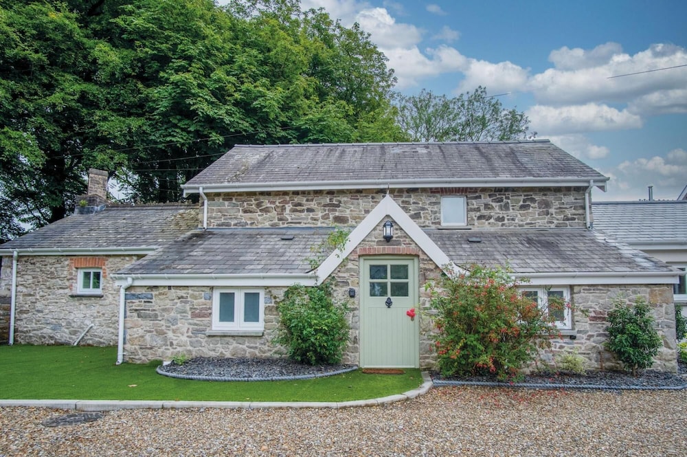The Lodge - 2 Bedroom Cottage - Princes Gate view 3