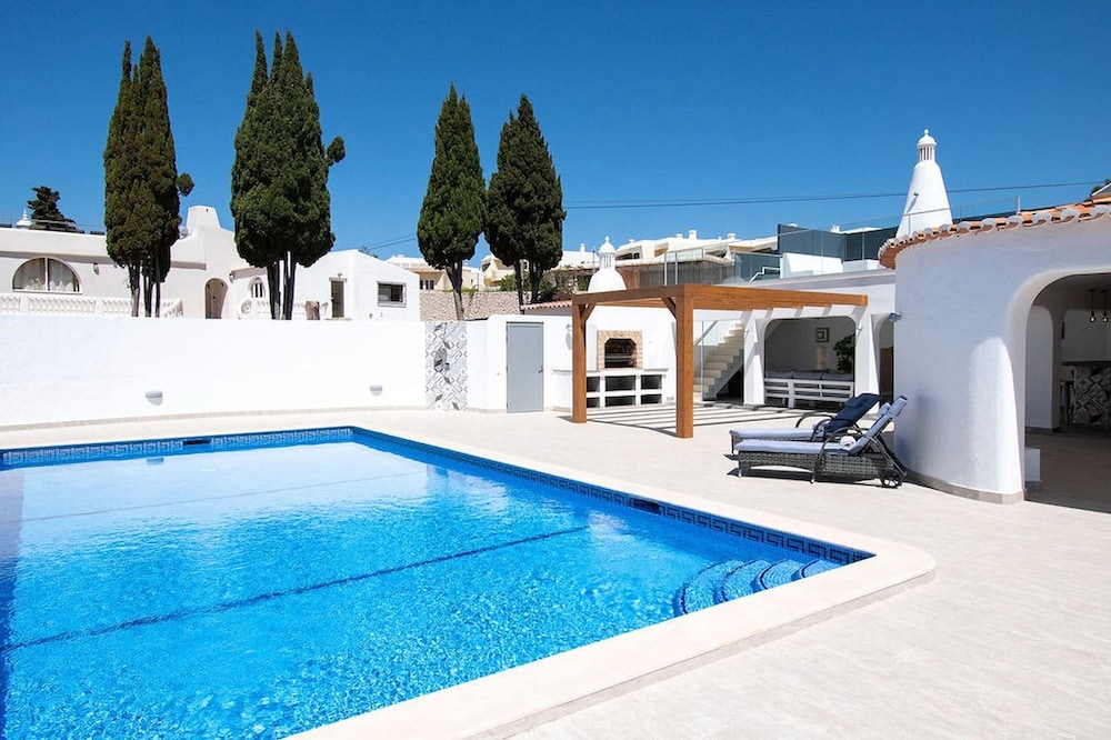 Lavanda Magnificent Five Bedroom Villa in Carvoe