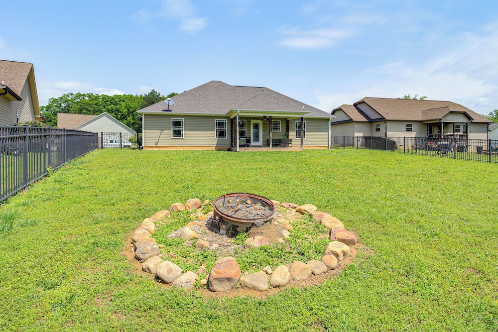 13 Mi to Chattanooga: Family Home w/ Backyard!