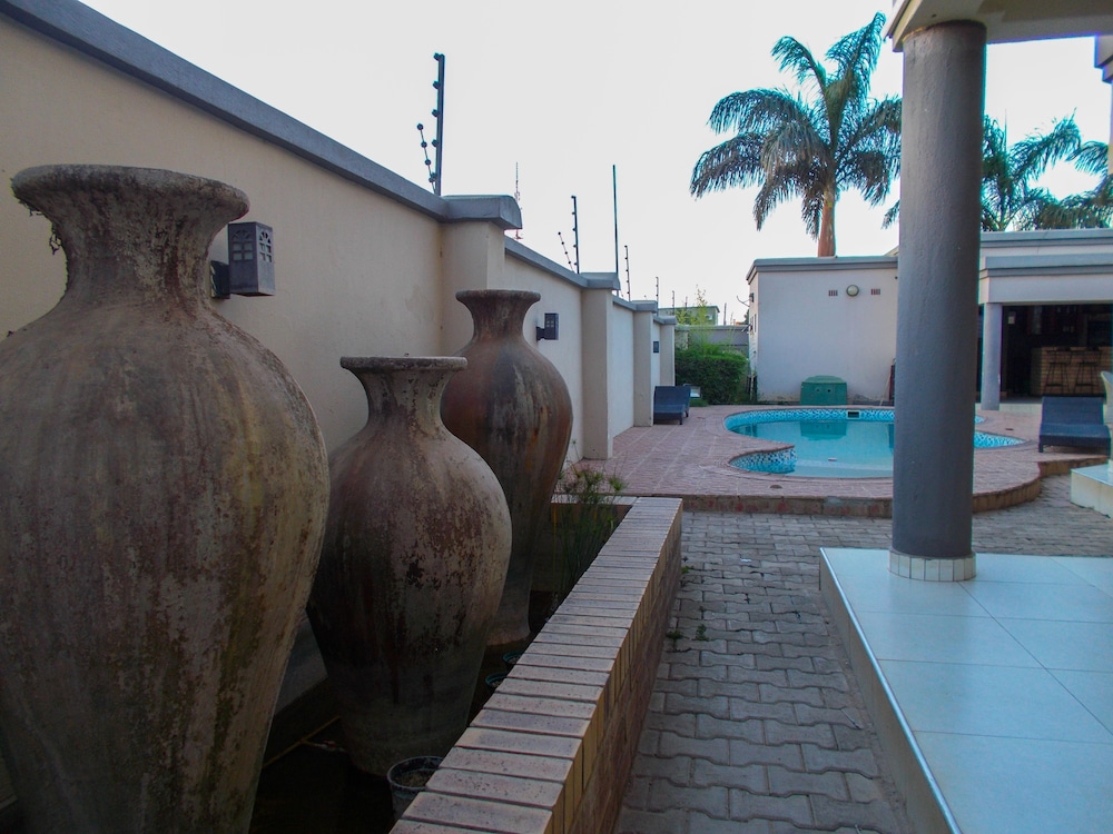 Four Pillars Lodge