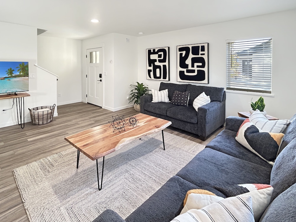 The Maverick Haus 3 Bedroom Townhouse