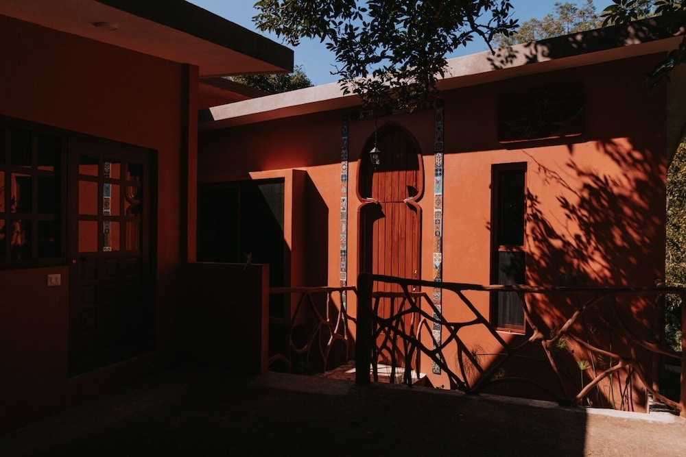 Hotel Riviera - Image 1