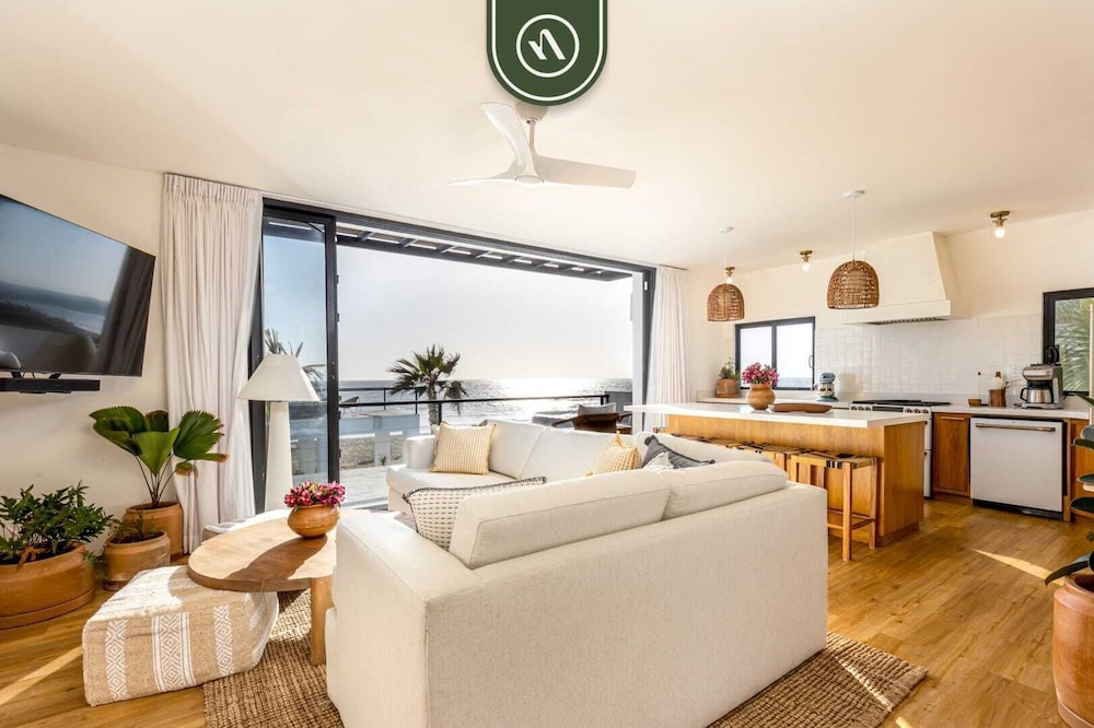 Oceanfront 10 BR Villa With Pool - Jacuzzi - Beach