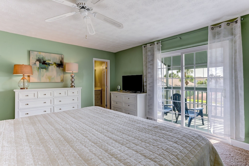 Fernandina Shores Condo with Private Balcony and Access to Pool by RedAwning view 2