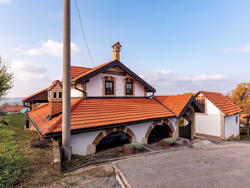 San Vinogradara - One Bedroom Holiday Home With Hot Tube view 3