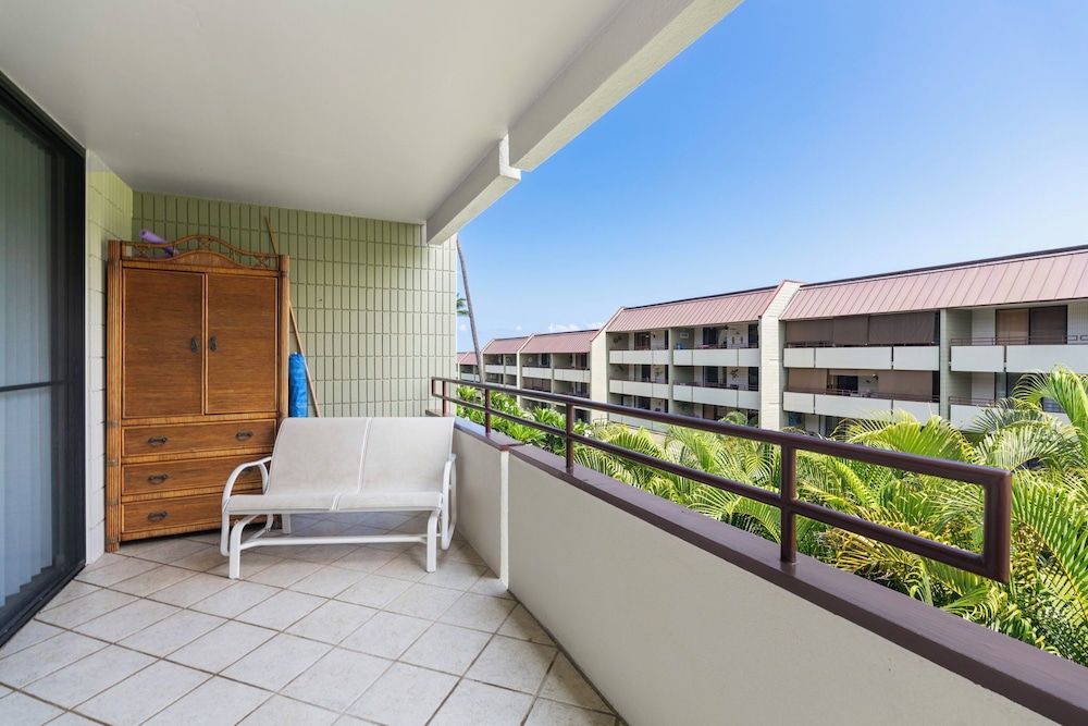 2br, 2BA Condo Across From Magic Sands Pool, AC, Tennis & Bbqs - Vrkcv