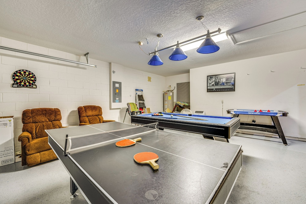 10 Mi to Disney: Family Retreat w/ Game Room!