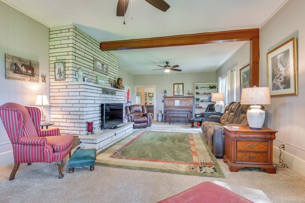 Countryside Retreat w/ Pasture Views in Hominy