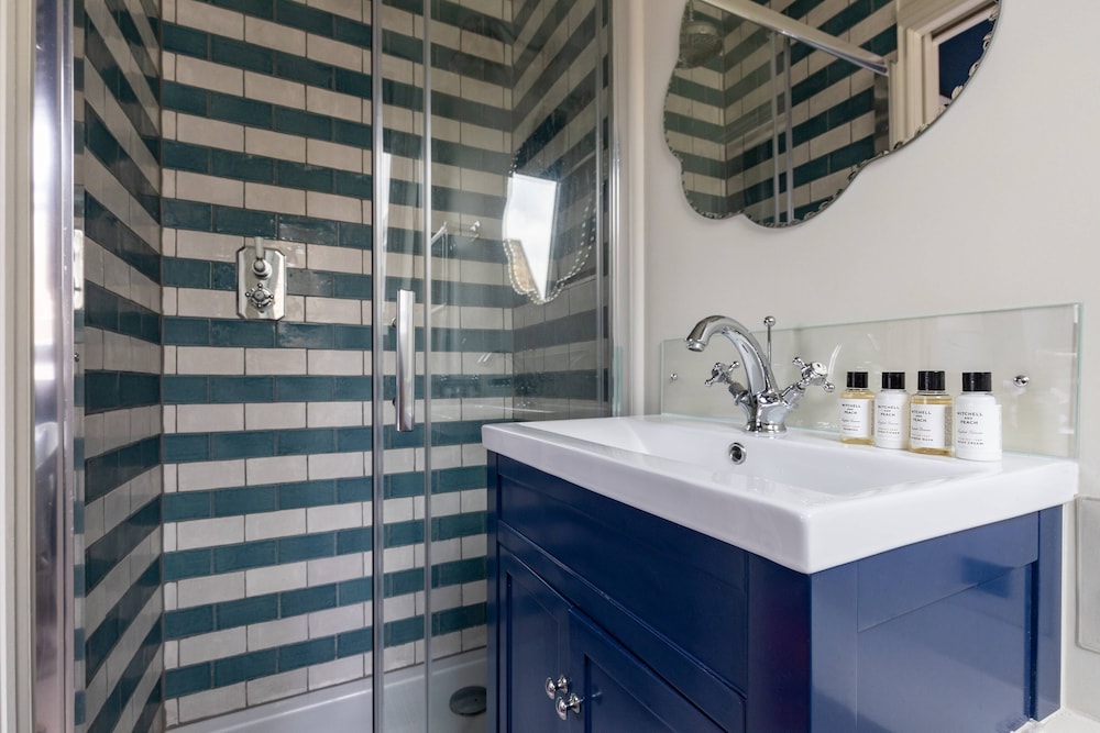 Westover Road III by Onefinestay