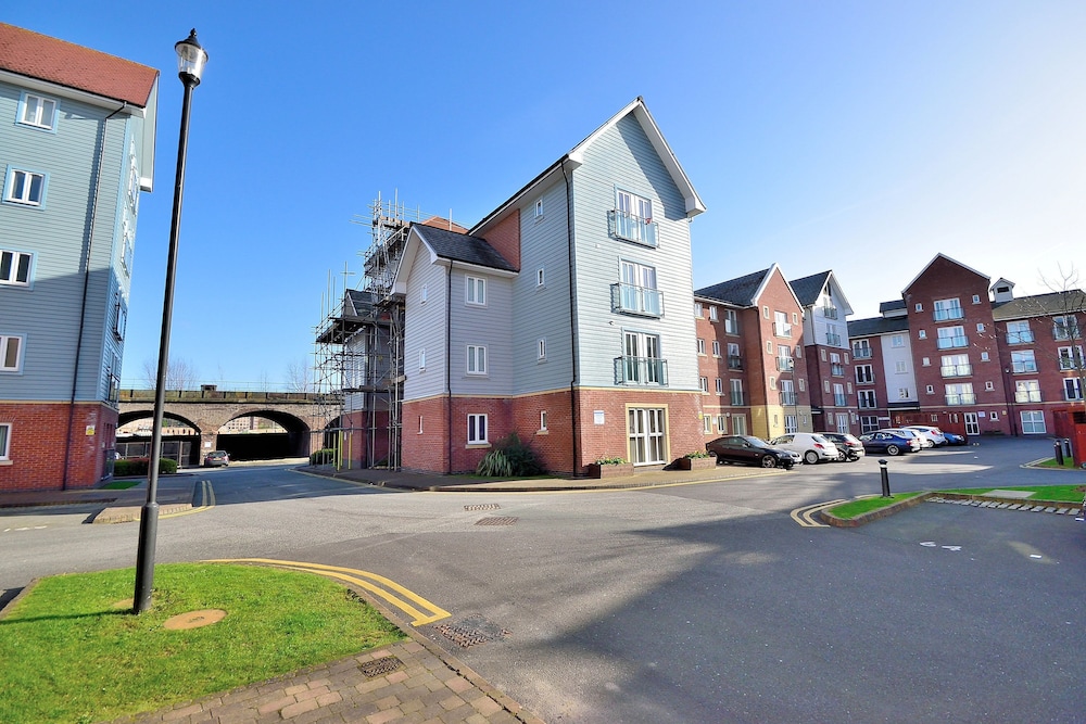 Racecourse Serviced Apartments