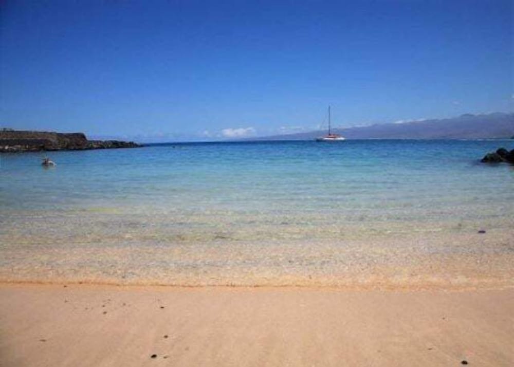 Walk to Restaurants/shopping - Excellent Golf Course Views - Private Beach Access - Vrkcv