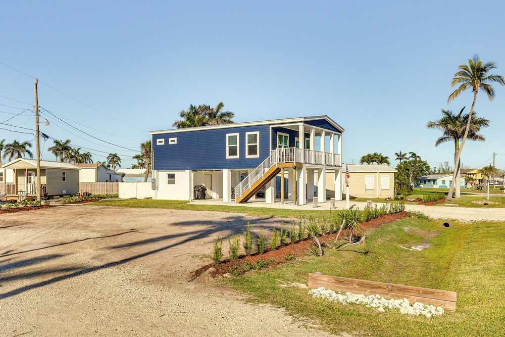 1 Mi to Beach Access: Home w/ Porch in Fort Myers!