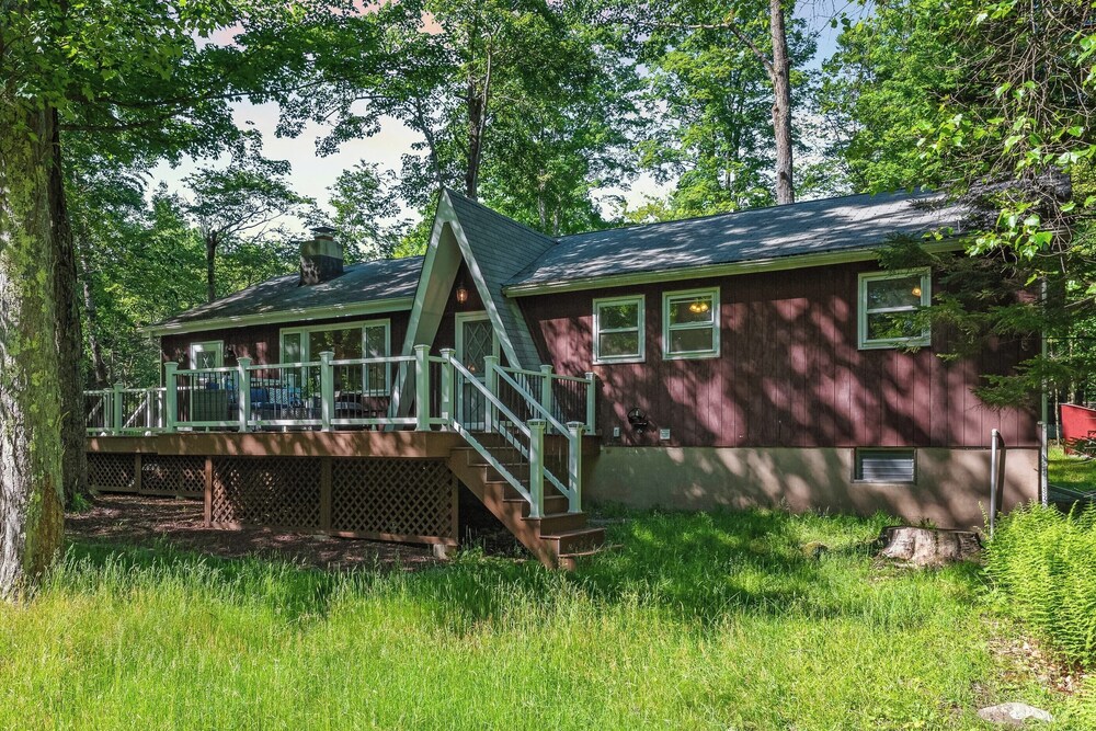 Tomhickon by Avantstay Walk to Lake Firepit + Deck view 4
