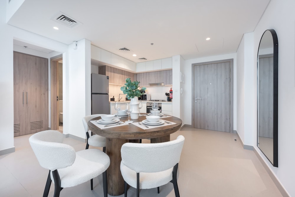 Modern Aesthetic 1-bedroom Apartment in Dubai Hills