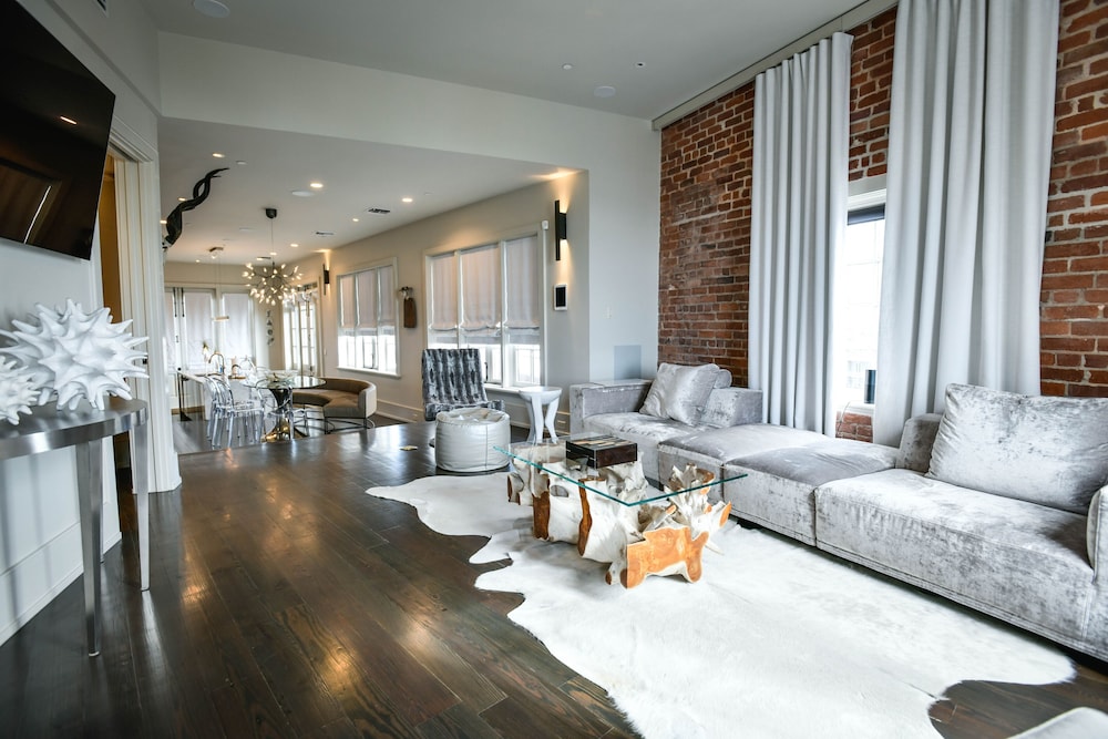 Skyline Penthouse - Image 4