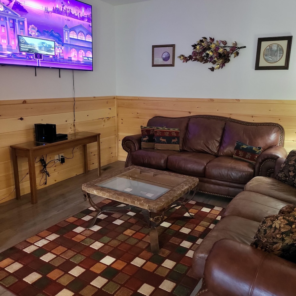 211 Misty Mountain Getaway 4 Bedroom Cabin