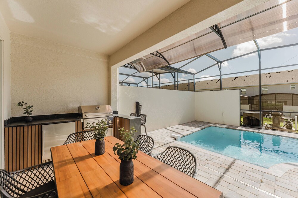 Themed 6BR Solara Near Disney Pool Summerkitchen