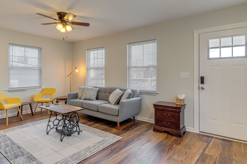 2 Mi to University of Louisville: Apt w/ Fire Pit!