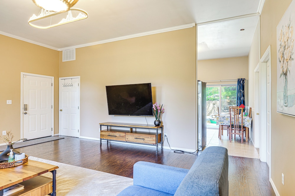 Hike & Explore: Guest Suite w/ Deck in Issaquah