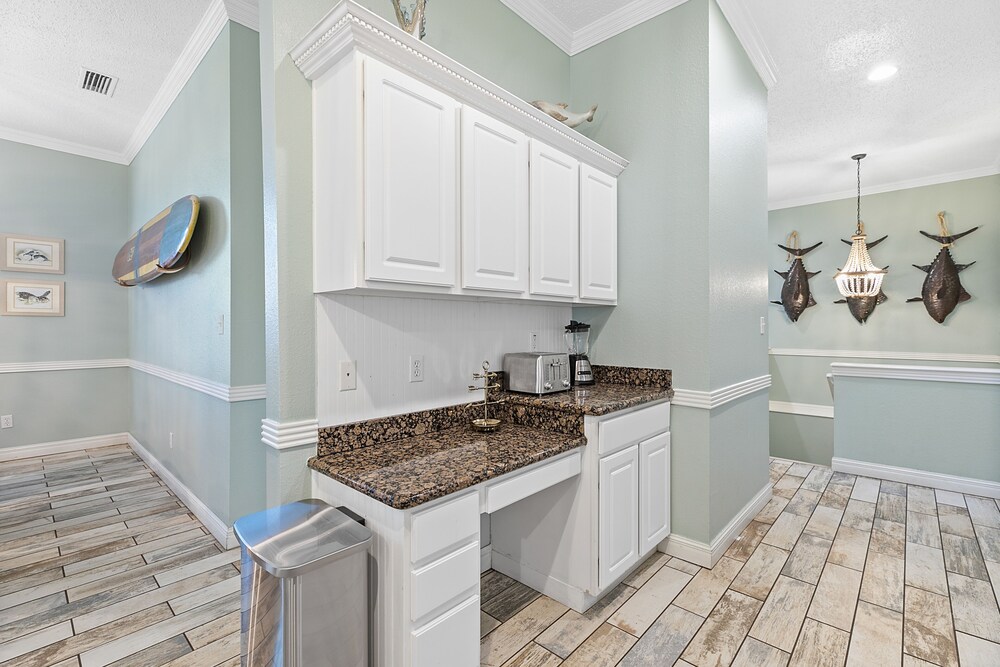 Beach Breeze 4 Bedroom Home by RedAwning view 5