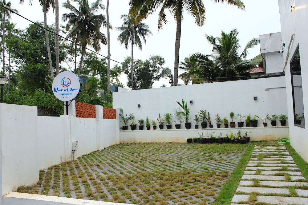 Wavealokam Beach Retreat