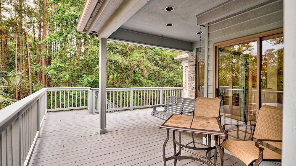Beautiful Villa Marilyn 4 Bedroom Home by RedAwning