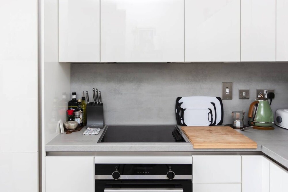 Bright 1 Bedroom Apartment in Hackney Wick With Balcony