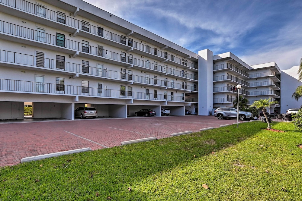 Beachy Marco Island Condo With Resort Amenities!
