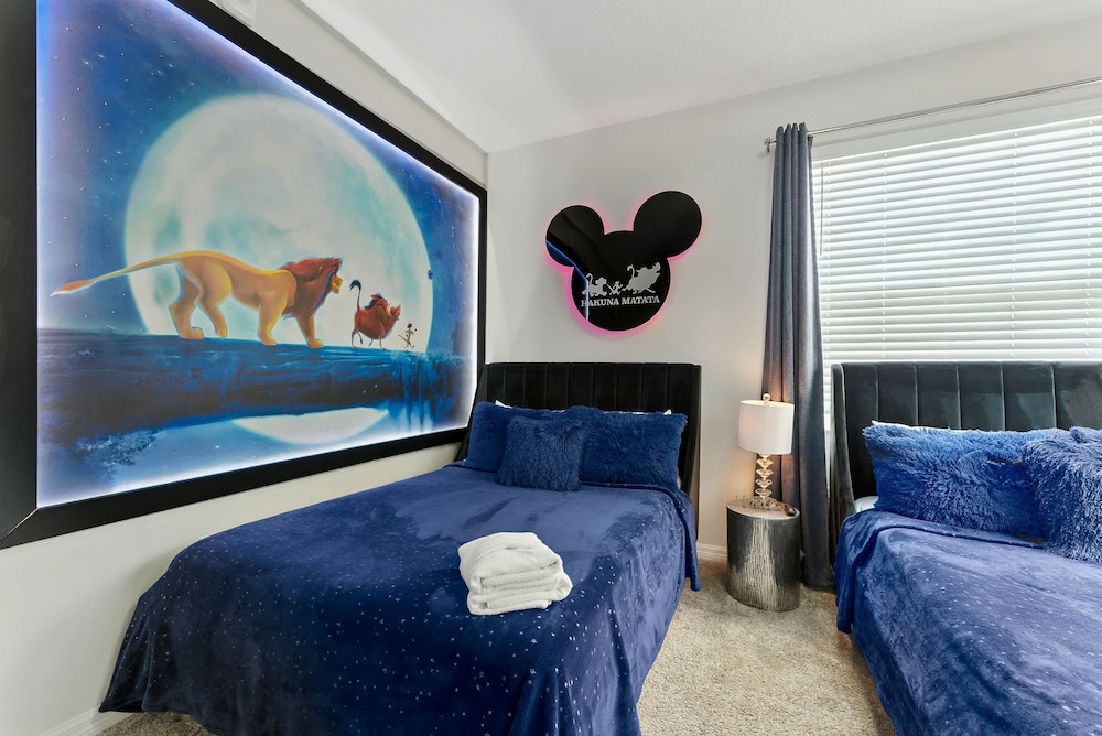 Beautiful Lakeview Retreat Near Disney