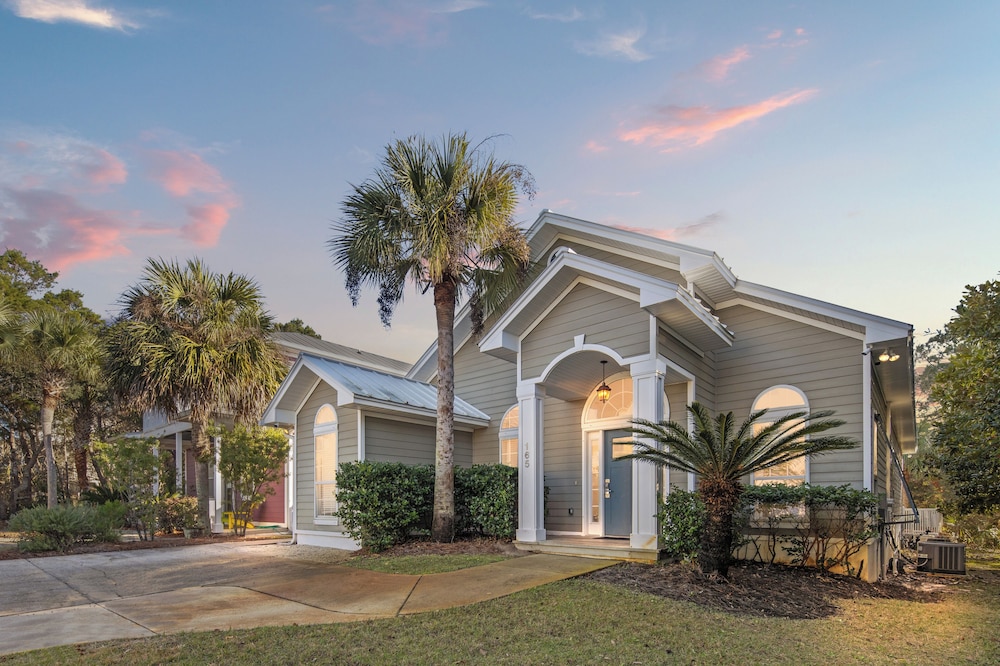 Sugar Sand Retreat 3-bed, 2-bath Beach Getaway With Private Pool, Sleeps 8!