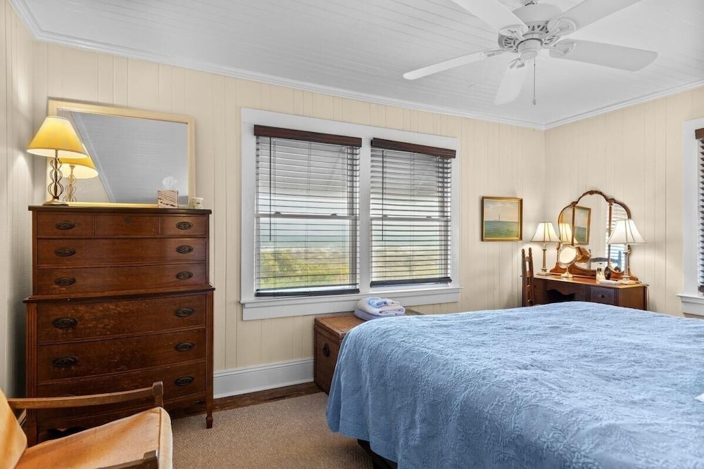 Sutton Cottage 5 Bedroom Home
