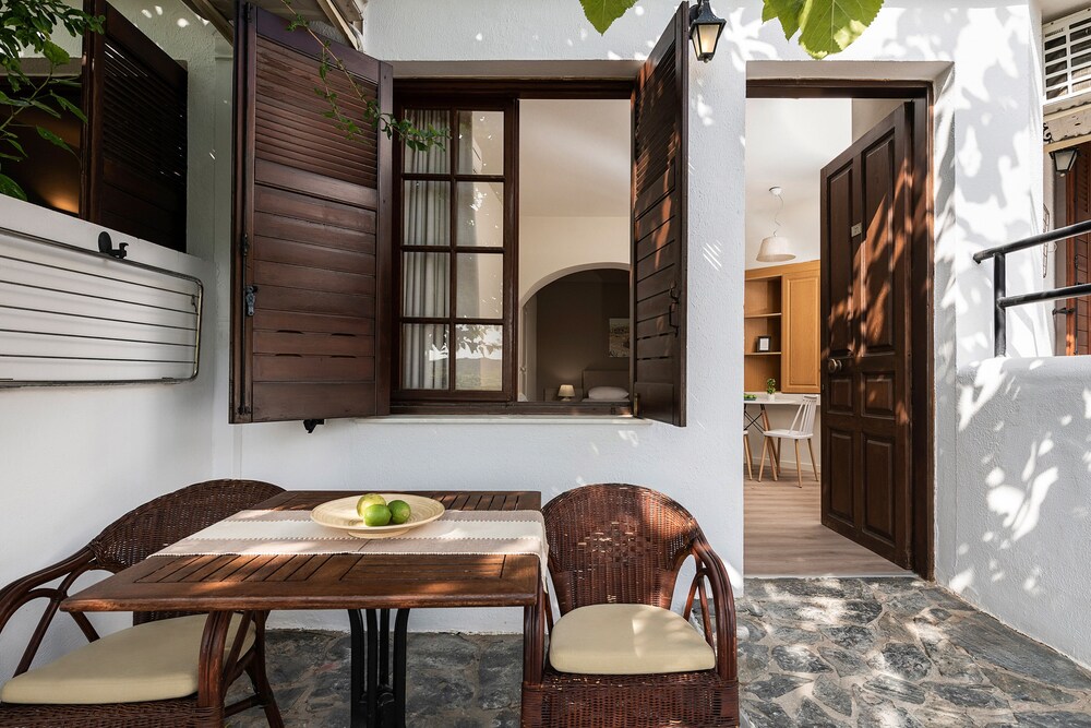 Alianthos Suites