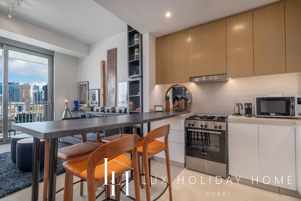 LUX 52 42 Deluxe Marina View Suite 3