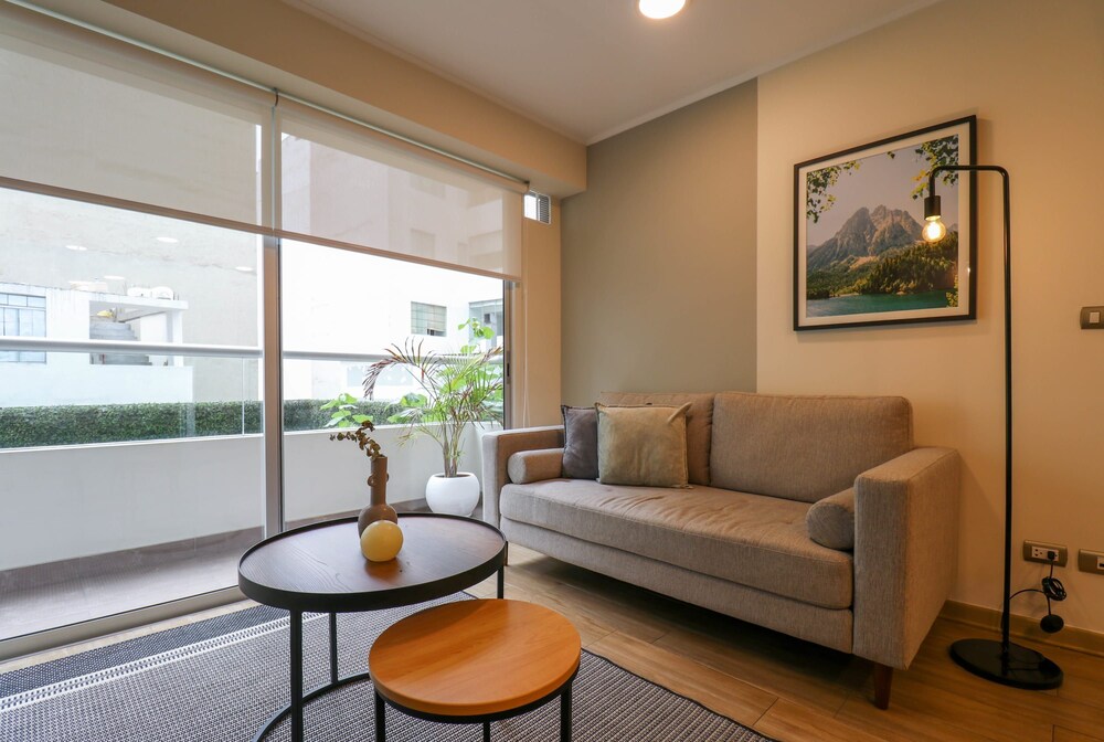 Perfect 1BR With Balcony in Luxurious Building