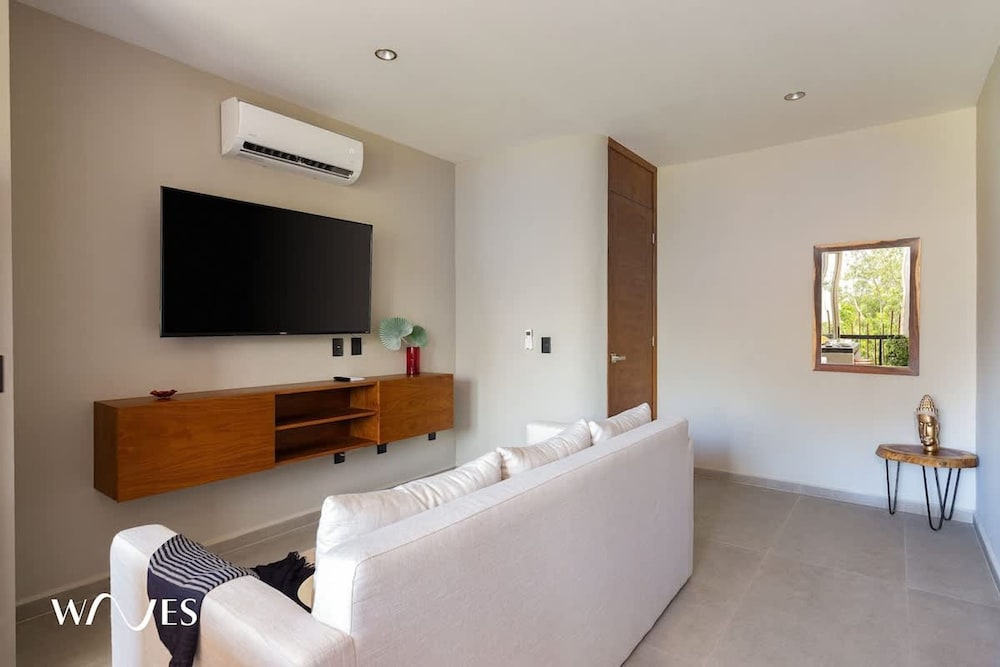 Luminous 2 BR With Roof Pool Close to Hotel Zone by Waves Management